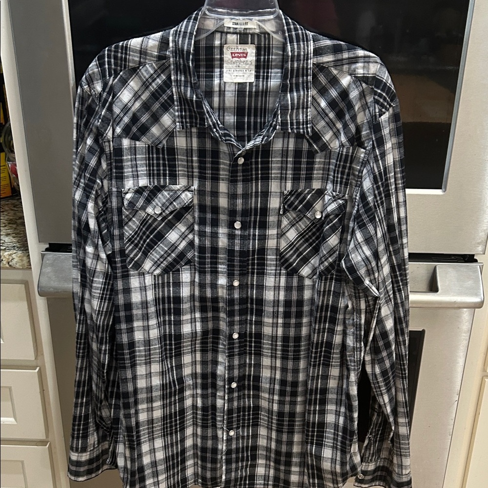 Levi's Men's Dark Plaid Button Down Shirt